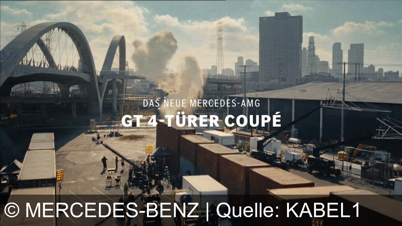 TV Werbung mercedes-benz - Das neue Mercedes-AMG GT 4-Türer Coupé: Mit kraftvollem Oomph durch die Stadt – ein Auftritt, der bewegt.