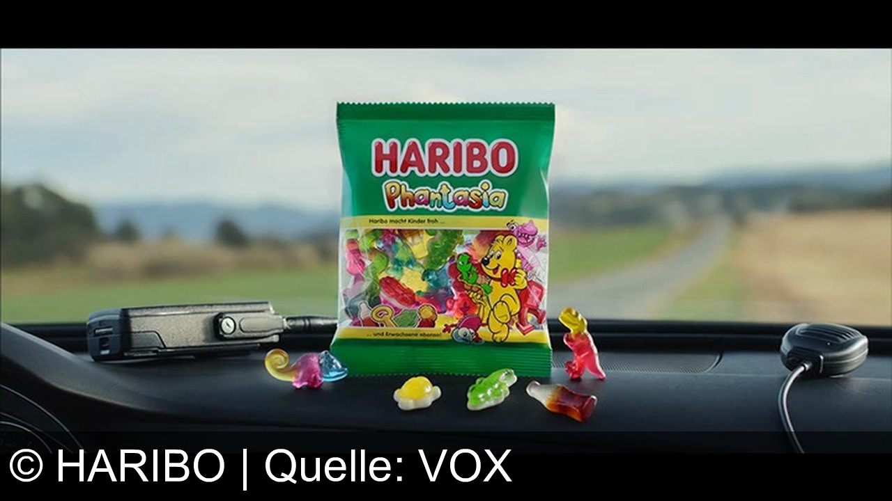 TV Werbung haribo - Haribo in gewohnter Manier mit Erwachsenen denen Kinderstimmen in den Mund gelegt werden: Haribo Fantasia? Ja. Cool, eine Cola. Wer hat davon getrunken? Ich weiß es. Das Krokodil war es. Im Auftrag des Chamäleons. Ruf die Polizei. Wir sind die Polizei, Dieter. Ja.