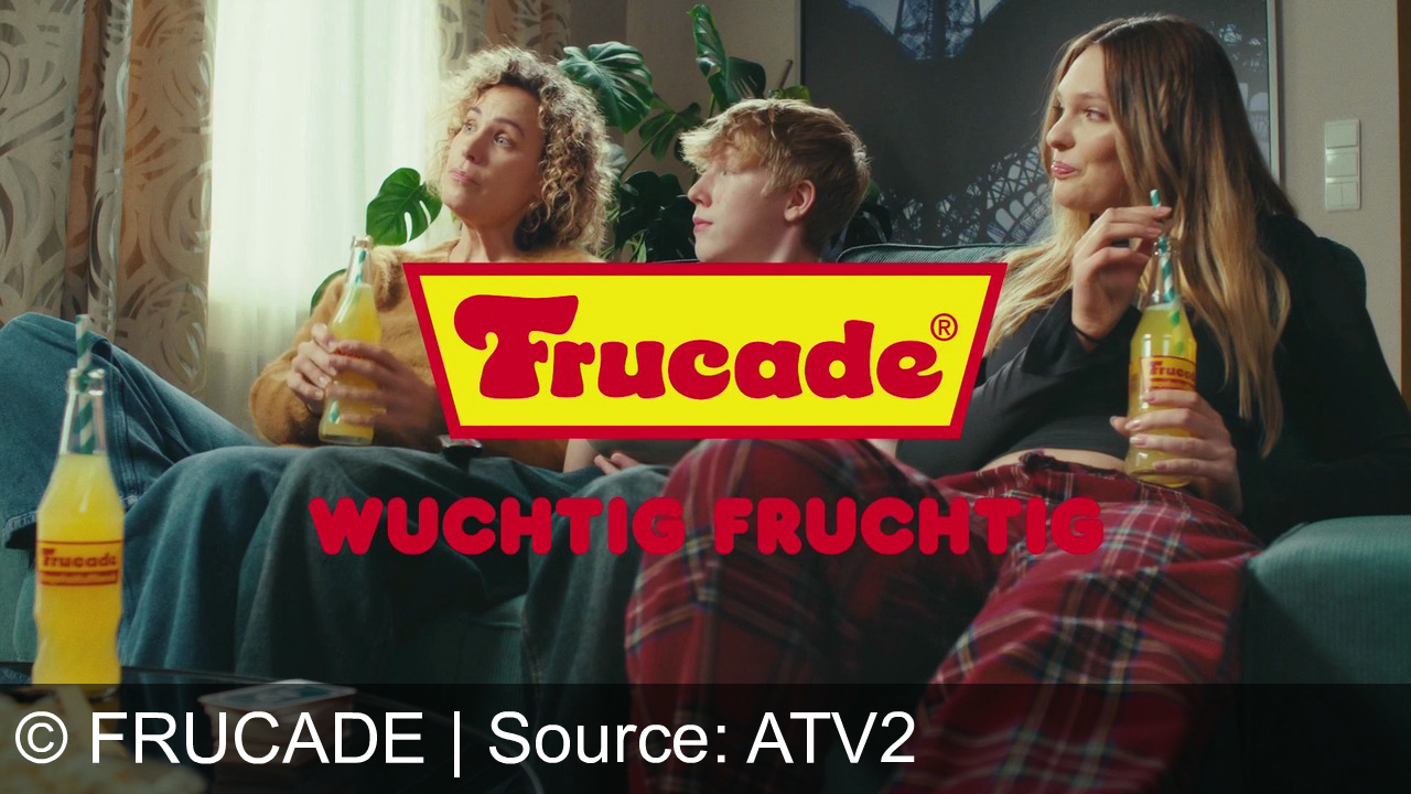 TV Werbung frucade - Die Regierung... Mama? Außerirdischen haben ist weiterhin unklar. Weitere Zivilschutzmaßnahmen sollen bereitet werden. Kommt das Leben wuchtig. Nimm's fruchtig. Wuchtig, fruchtig. Erlebe den Alien-Kick mit Frucade! Wuchtig, fruchtig – für galaktischen Genuss auf der Couch. Trinkt das Leben wuchtig, nimm's fruchtig!