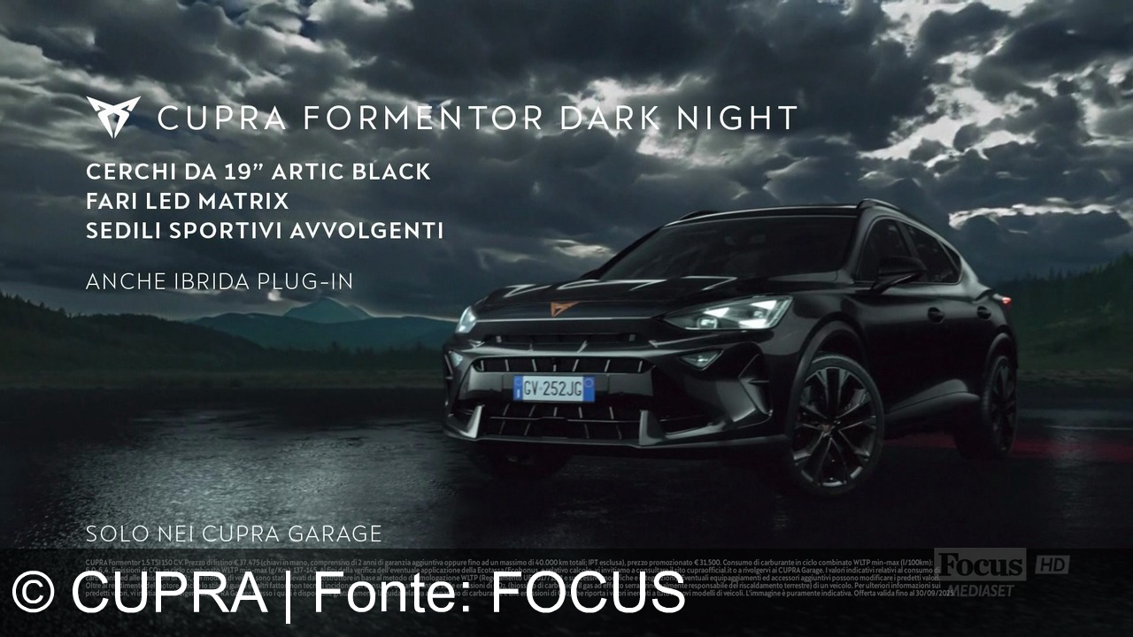TV Werbung cupra - Cupra Formentor Dark Knight: potenza, stile e tecnologia ibrida plug-in. Solo nei Cupra Garage. Tua da 31.500€. Scopri la nuova edizione limitata con cerchi 19" e fari LED Matrix!