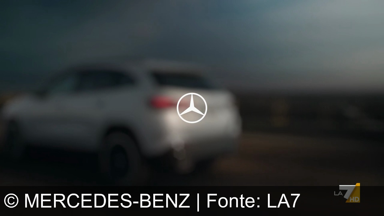 TV Werbung mercedes-benz - Mercedes-Benz GLA Tribute Edition: ritrova la sensazione di casa, tra sogni e sorprese. Design AMG Line, tetto panoramico e vantaggio fino a 10.500 €.