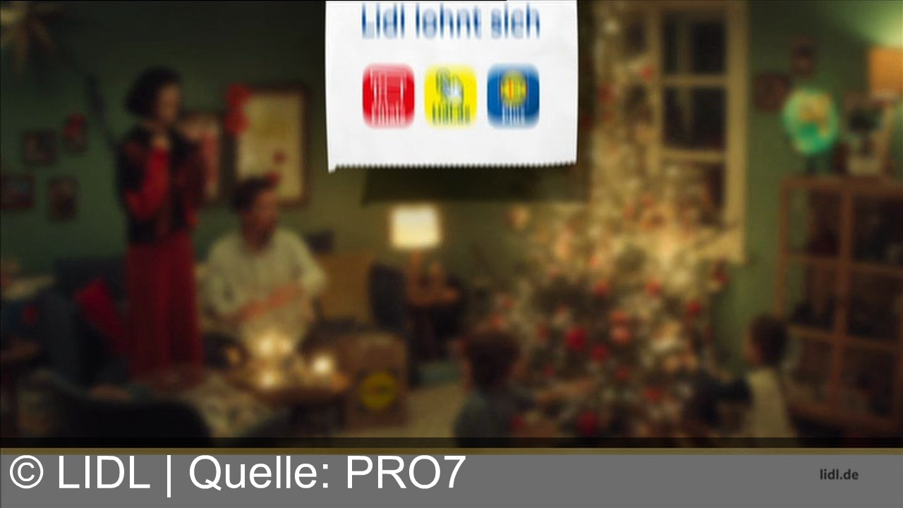 TV Werbung lidl - Erlebe eine magische Weihnachtszeit mit günstigen Angeboten bei Lidl: künstlicher Weihnachtsbaum für 69,99€, Tannenbaumspitze für 5,99€ und Echtwachskerze für 9,99€. Lidl lohnt sich.