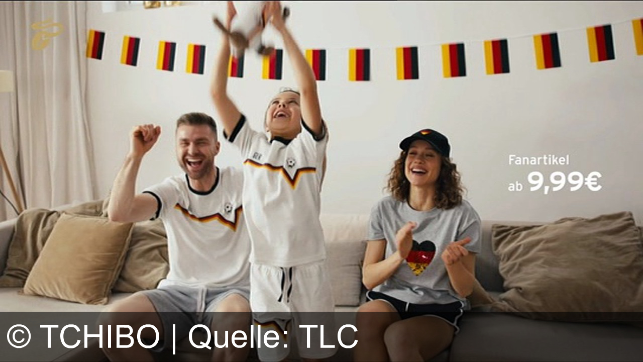 TV Werbung tchibo - Tchibo: Das Lächeln in jedem Produkt – für große und kleine Fußballfans. Genießen, was uns zusammenbringt. Fanartikel ab 9,99€.