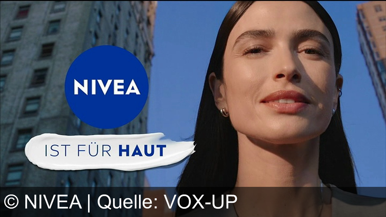 TV Werbung nivea - NIVEA Cellular Epigenetics Serum mit Epicelin – von Wissenschaft inspiriert, von Robotern überreicht, von NIVEA für deine Haut. Entdecke in 2 Wochen sichtbar jüngere Haut! Das Leben lässt deine Haut schneller altern als dich selbst. Stopp! Das kehren wir um. Das neue Nivea Cellular Serum mit Epicelin. Dem Durchbruch aus der Epigenetik. Reaktiviert die Longevity der Hautzellen und setzt das Hautalter in zwei Wochen zurück. Das neue Nivea Cellular Epigenetics Serum. Nivea ist für Haut.