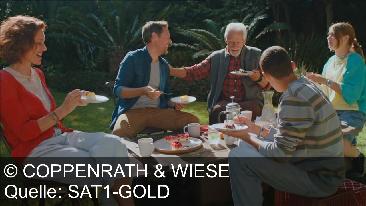 TV Werbung coppenrath & wiese - Genieße dein Viertelstündchen Sonntag – ob nach dem Malen, in der Babypause oder nach harter Arbeit. Verwöhn dich mit den feinen Blechkuchen von Coppenrath & Wiese. Qualität, die man schmeckt! Das Viertelstündchen Sonntag. Gönnt's euch montags nach dem Malen. Dienstags in der Babypause. Oder wenn ihr freitags so geschleppt habt. Probiert doch öfter mal ein Viertelstündchen Sonntag. Mit den kleinen, feinen Blechkuchen von Koppenrad und Wiese. Wo gibt's noch Qualität wie diese?