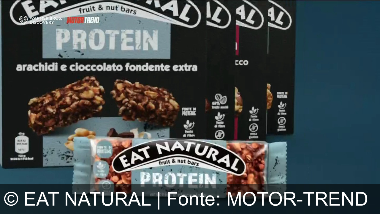 TV Werbung eat natural - Scopri Eat Natural Protein: barrette con arachidi fresche e cioccolato fondente extra, senza coloranti né conservanti. Eat Natural, la vera fruit experience per il tuo benessere!
