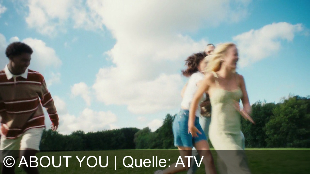 TV Werbung about you - Entdecke den About You Summer Sale: Bis zu 50% Rabatt auf Top-Marken wie Adidas, Levi's und Tommy Hilfiger. Jetzt shoppen mit kostenlosem Versand und Rückversand!