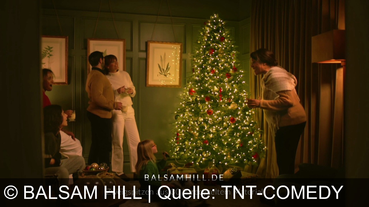 TV Werbung balsam hill - Balsam Hill – Weihnachtsfreude beginnt hier: naturgetreue, nachhaltige Christbäume mit 30 % recyceltem Material. Schaffen Sie magische Momente! Jetzt auf balsamhill.de entdecken.