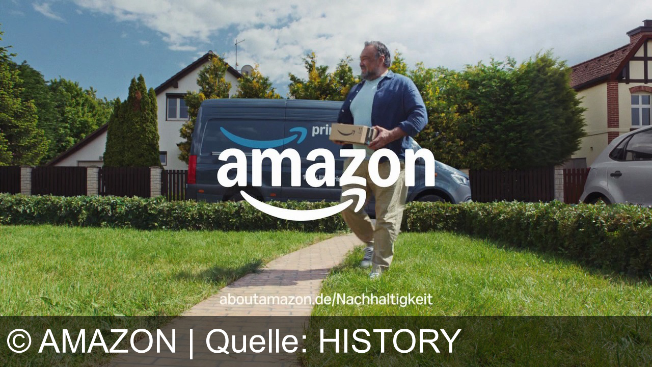 TV Werbung amazon - Wenn Amazon sagt: "In diesem Jahr erhöhen wir die Anzahl der Elektrofahrzeuge, die für Lieferungen in Europa eingesetzt werden, auf 10.000." Amazon Prime liefert nachhaltig: Zehntausend 100% elektrische Vans bringen Ihr Paket – für eine bessere Zukunft. Entdecke mehr auf aboutamazon.de/Nachhaltigkeit. aboutamazon.de/Nachhaltigkeit