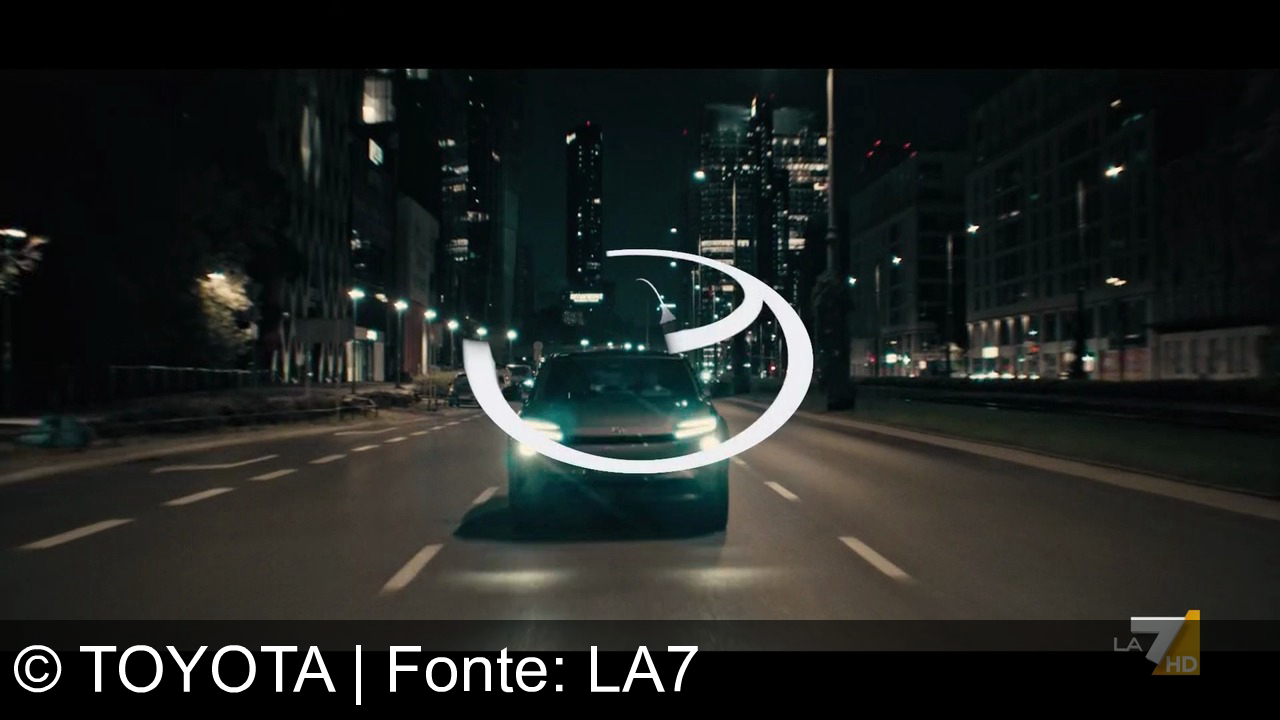 TV Werbung toyota - Nuovo Toyota C-HR Plus: più di un elettrico. Connesso, elegante, ti salva la serata e trasforma ogni viaggio in un'avventura.