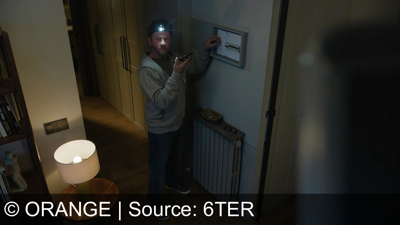 TV Werbung orange - **Orange Maison Protégée : même sans lumière, on vous voit toujours.**