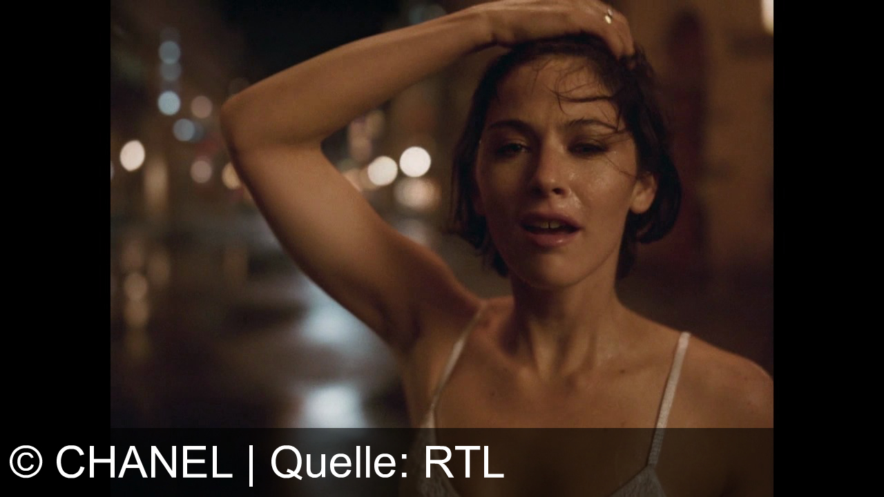 TV Werbung chanel - Strahlend im Mittelpunkt: Erlebe pure Eleganz und Lebensfreude mit Coco Mademoiselle Crush Absolu – dem neuen Duft von Chanel.