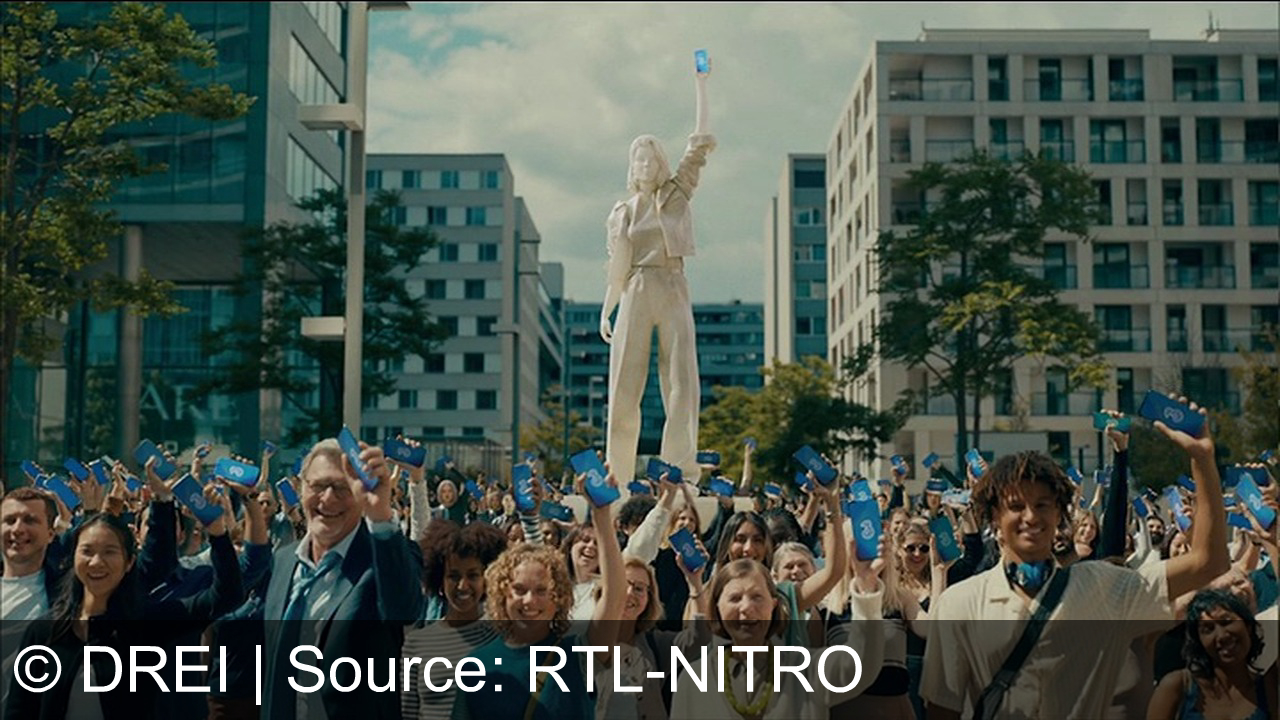 TV Werbung drei - Fortschritt soll uns nicht nur voranbringen, sondern auch näher zusammen. Damit das für dich möglich wird, denken wir Dinge anders. So wird Gutes nicht nur ein bisschen, sondern viel, viel, viel besser. Genieß dein Leben nicht einfach, nicht doppelt. Genieß es hoch 3. Freude hoch 3. Flexibilität hoch 3. Freiheit hoch 3. Lebe hoch 3. MIt der neuen Handyfreiheit für alle.