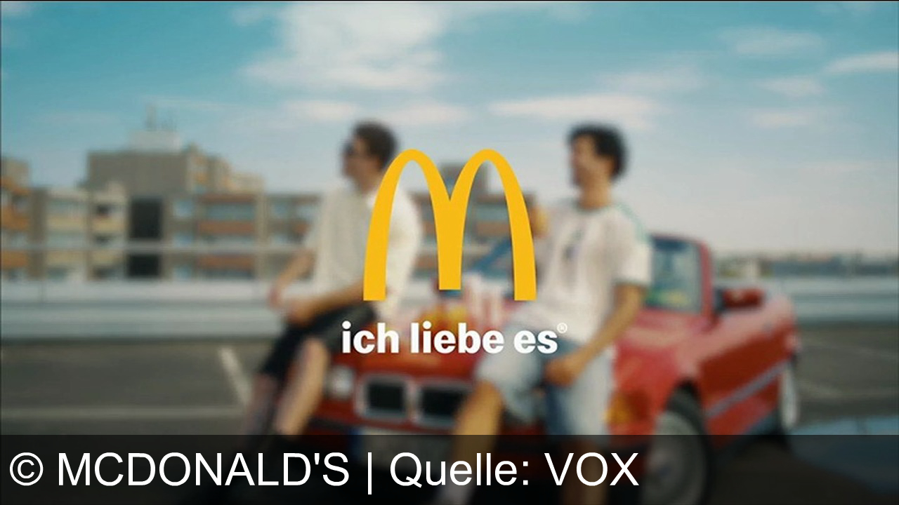 TV Werbung mcdonald's - McDonald’s: Fußball auf dem Dach, Burger und Spaß. Probier den Deutschlandburger und Crispy Chicken Wrap – nur für kurze Zeit. Ich liebe es.