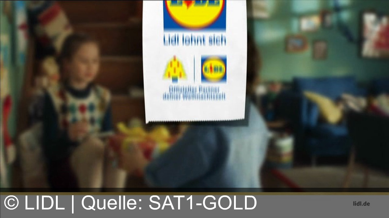 TV Werbung lidl - Entdecke magische Weihnachtsgeschenke bei Lidl: Eisenbahn-Set für 29,99 €, Spielküche für 49,99 € und Magnet-Uhr oder Holz-Laptop für 7,99 €. Lidl lohnt sich, auch online auf lidl.de.