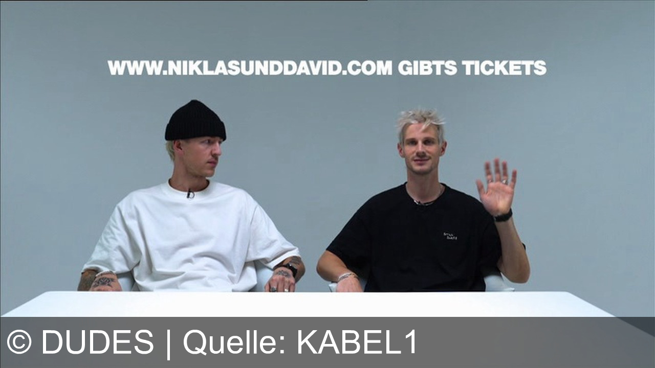 TV Werbung dudes - Niklas und David werben für ihren Podcast "Dudes" und laden zu ihrer Show am 16.11. in der Mitsubishi-Elektrikhalle Düsseldorf ein. Tickets sind auf www.niklasunddavid.com erhältlich.